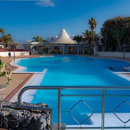 Apartamento En Playa Roca Primer Linea De Mar Costa Teguise Extérieur photo