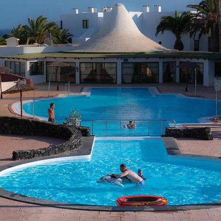 Apartamento En Playa Roca Primer Linea De Mar Costa Teguise Extérieur photo