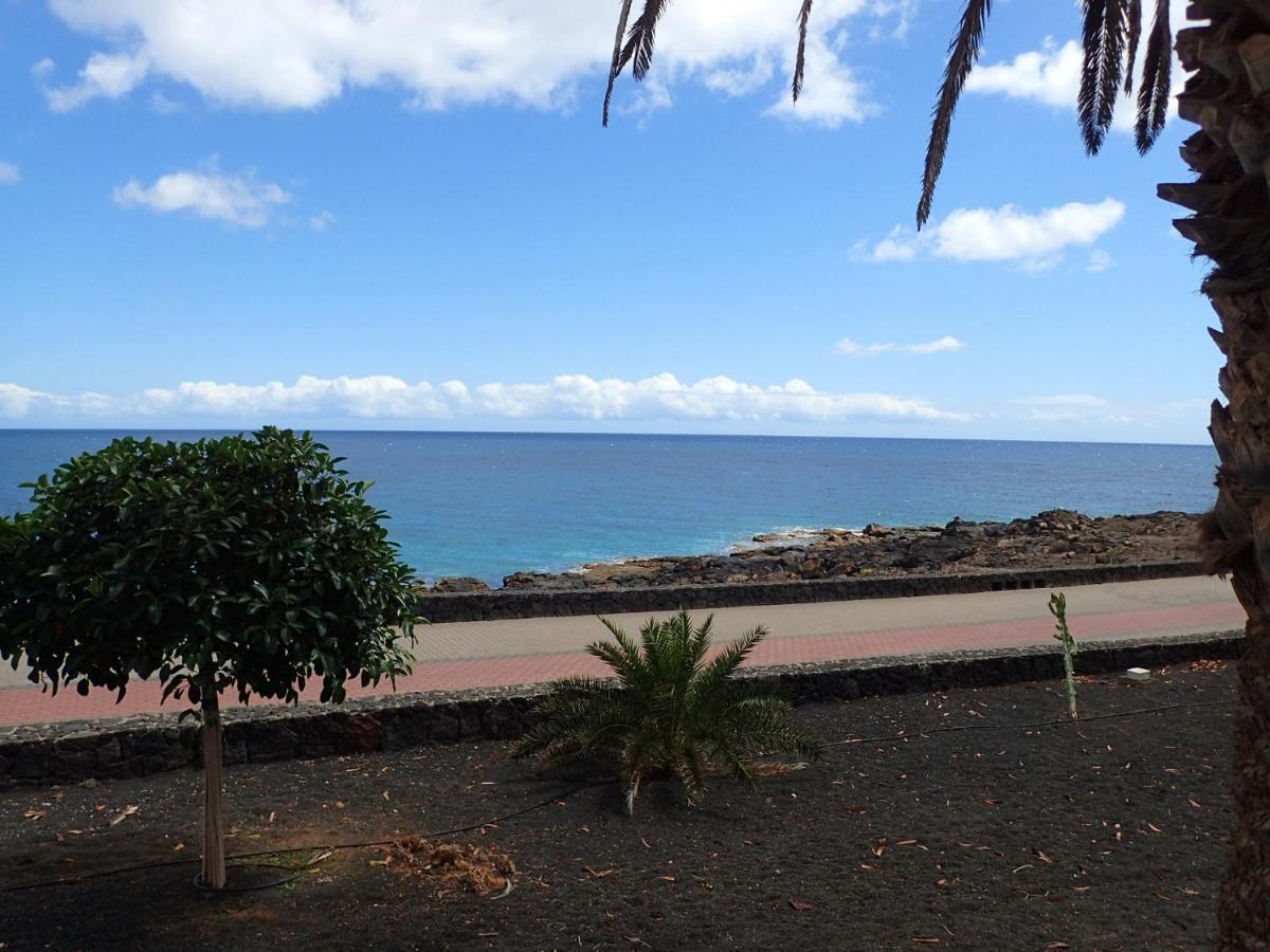 Apartamento En Playa Roca Primer Linea De Mar Costa Teguise Extérieur photo